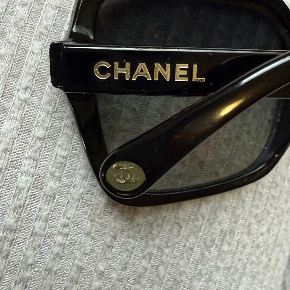CHANEL Glossy Black Eyewear - Picture 13 of 14
